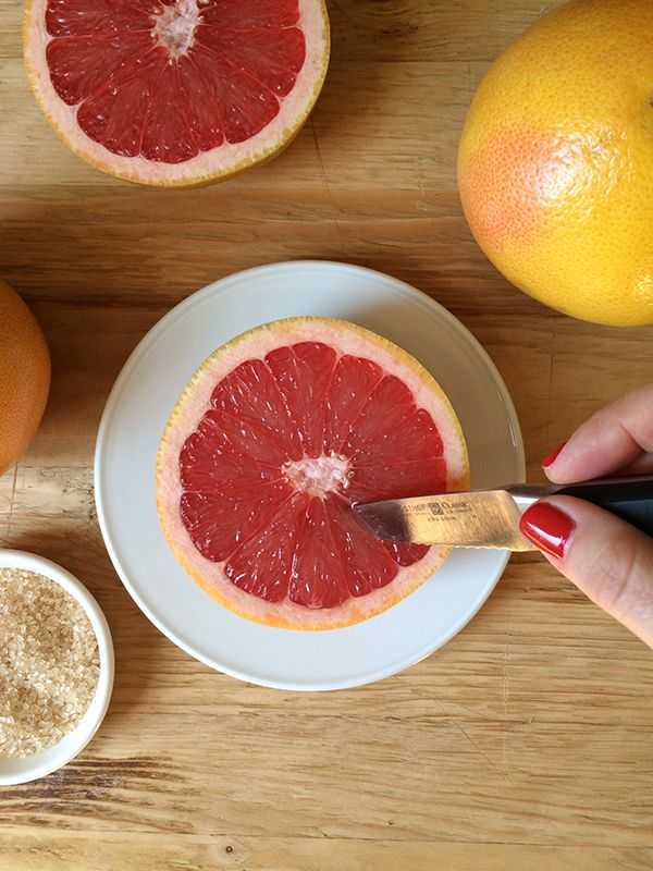 Как действует грейпфрут, сжигает ли жир и как его лучше есть для похудения и с пользой для организма